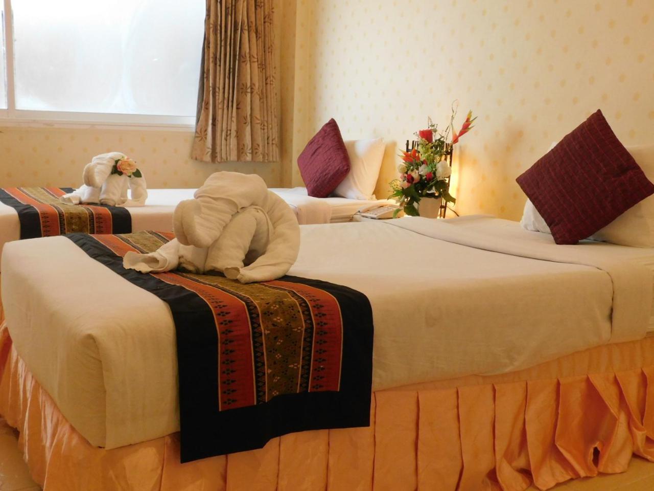 Be Fine Guesthouse Phuket Esterno foto