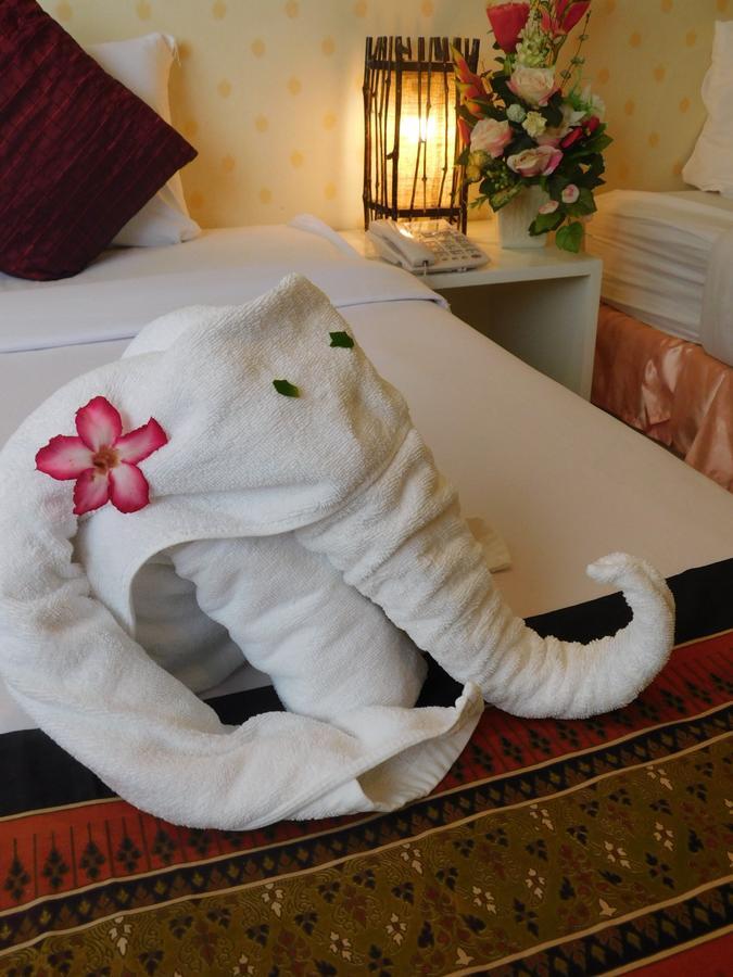 Be Fine Guesthouse Phuket Esterno foto