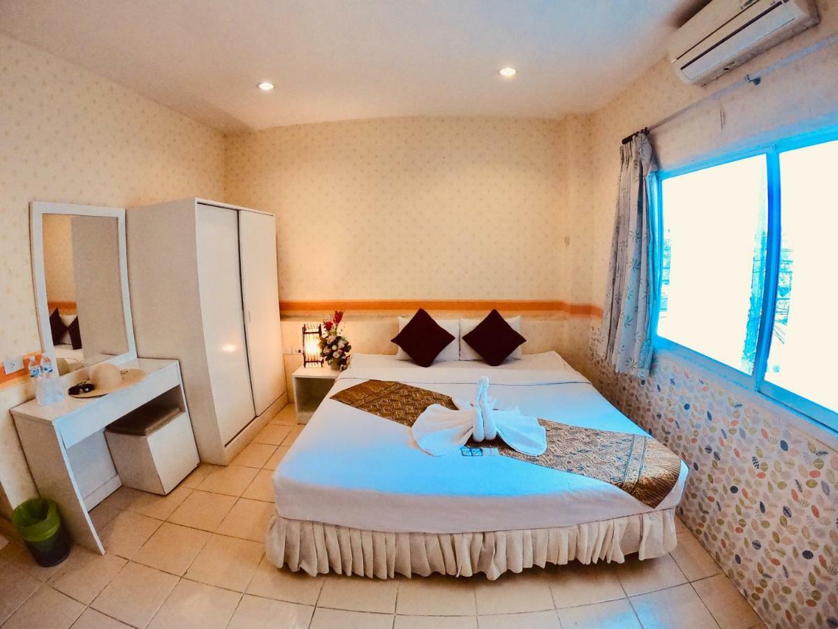 Be Fine Guesthouse Phuket Esterno foto